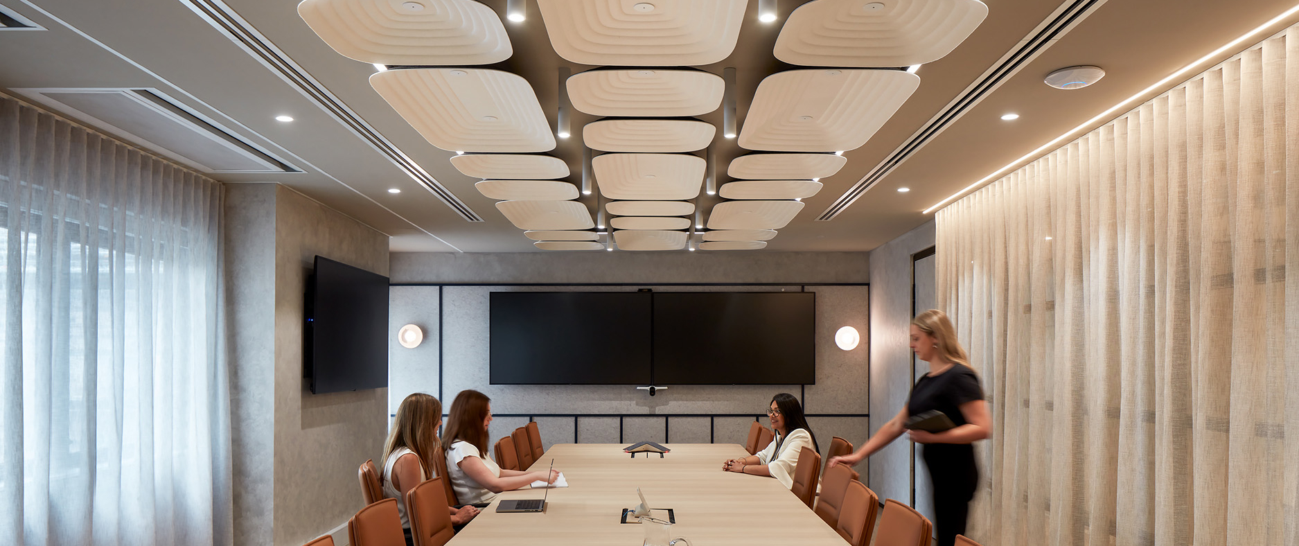 Region Group_Fuji Roku&Juni420_Photo Luc Remond_Hero_LO.jpg