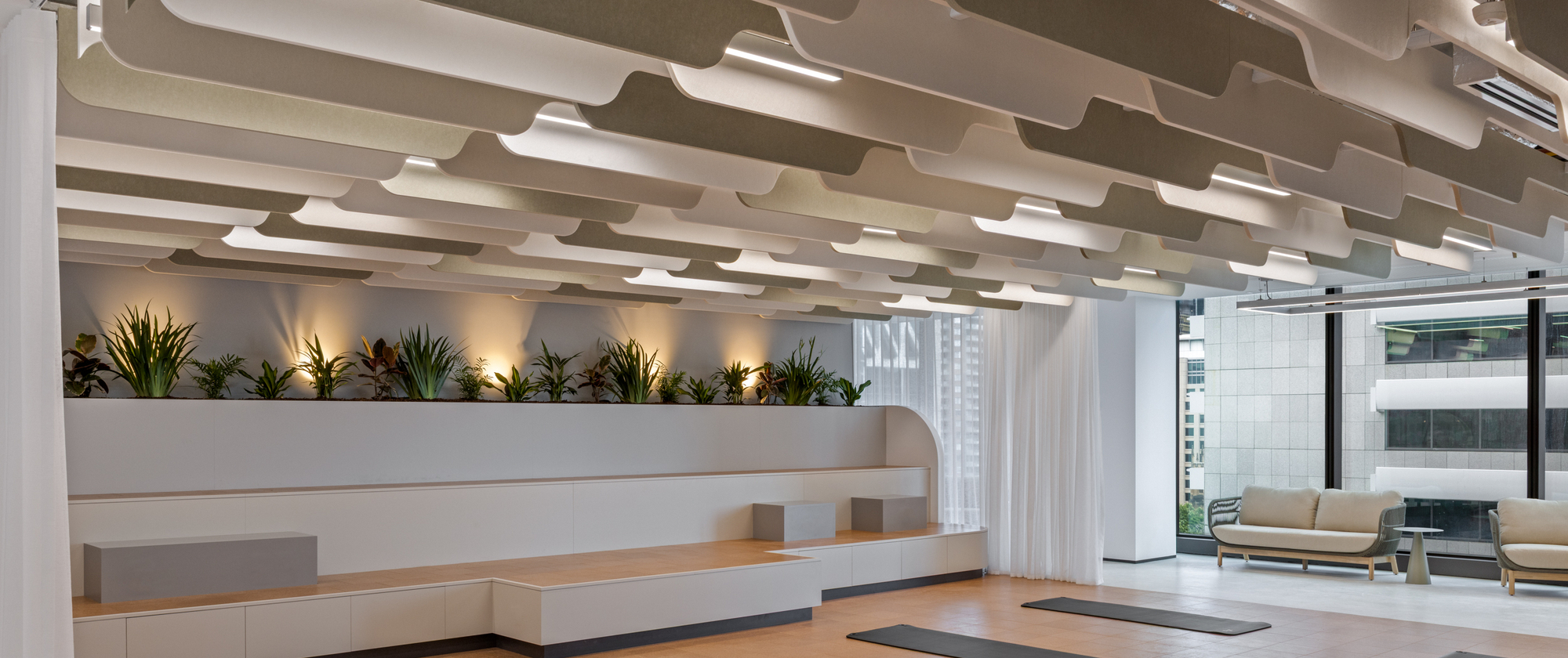 L14 Poly Centre HERO.jpg