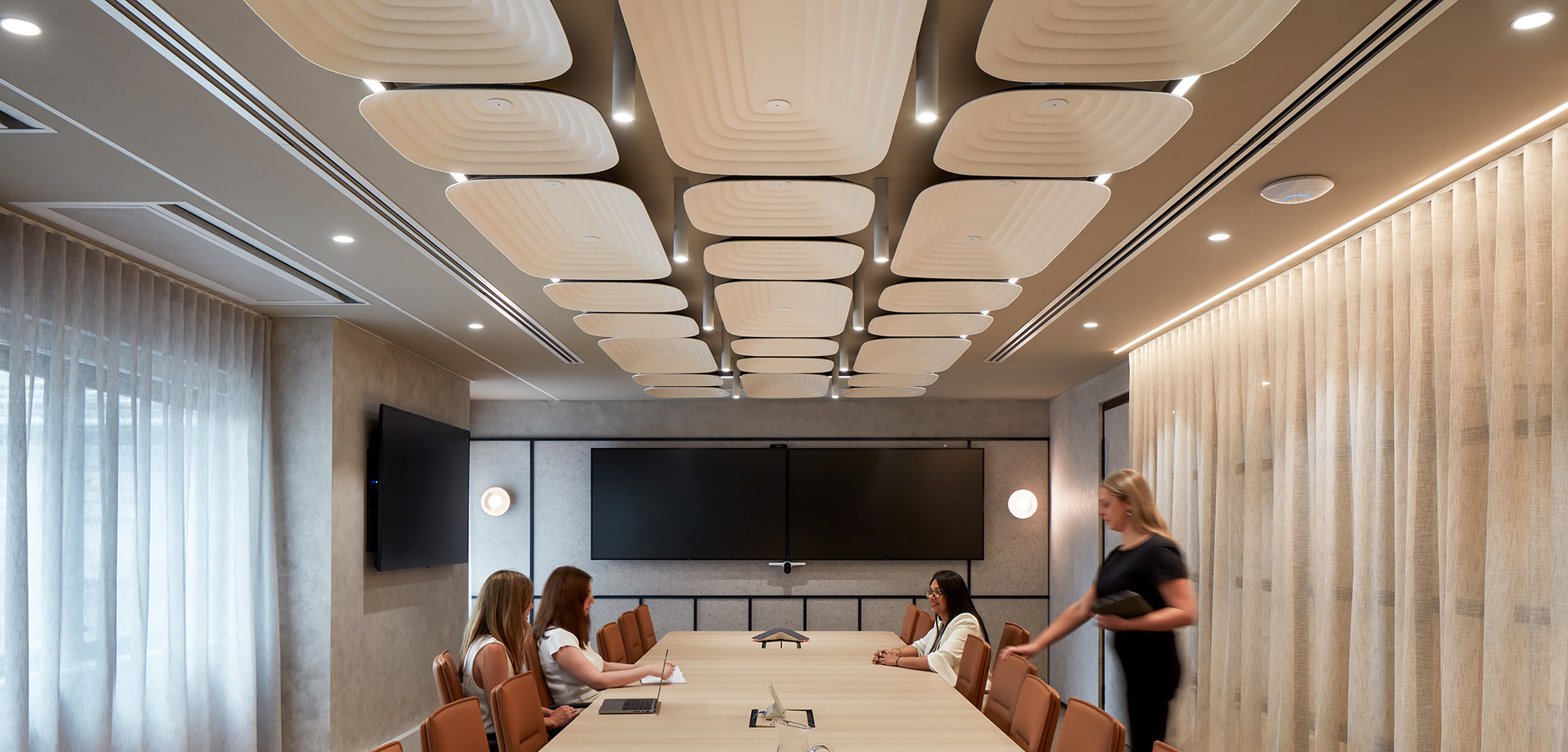 Region Group_Fuji Roku&Juni420_Photo Luc Remond_Hero_LO.jpg